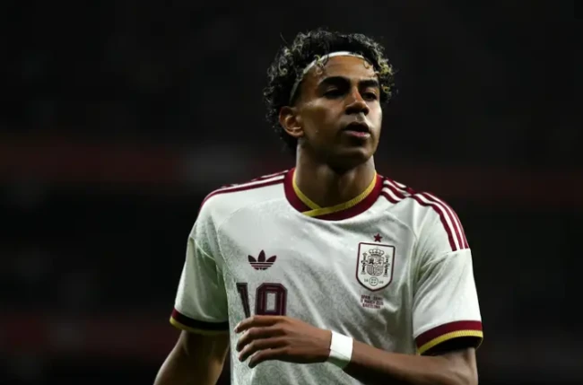 Tây Ban Nha sẽ biến Lamine Yamal thành siêu dự bị tại World Cup Tây Ban Nha sẽ biến Lamine Yamal thành siêu dự bị tại World Cup