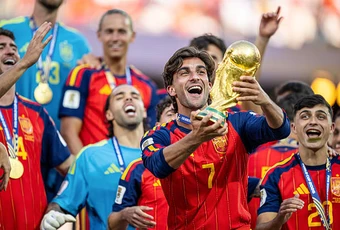 Tây Ban Nha vô địch World Cup bằng bóng đá tấn công