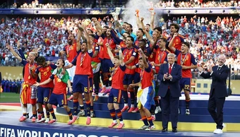 Tây Ban Nha vô địch World Cup và phá kỷ lục 37 trận của tuyển Ý