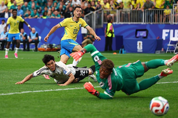 Thắng kịch tính Nhật Bản, Brazil vào vòng 16 đội World Cup Thắng kịch tính Nhật Bản, Brazil vào vòng 16 đội World Cup