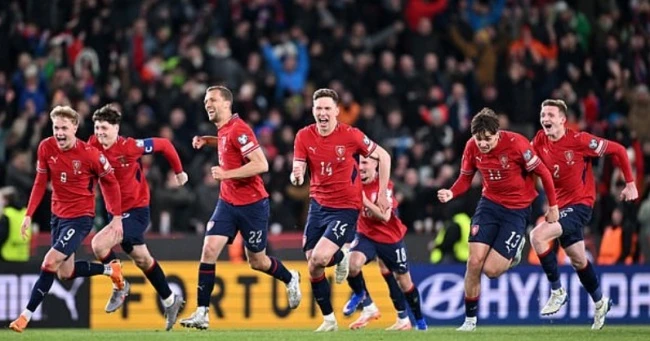 Thắng luân lưu kịch tính, CH Séc vào chung kết play-off World Cup