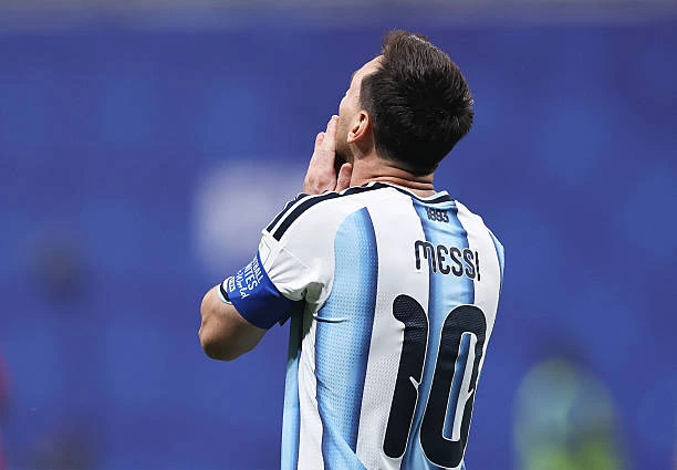 Thấy gì từ những giọt nước mắt của Lionel Messi?