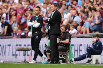 Thấy gì từ sự bất đồng giữa Lampard và Terry về tuyển Anh?