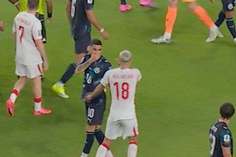 Thổ Nhĩ Kỳ 0-1 Paraguay: Thẻ đỏ vì lỗi dùng tay che miệng