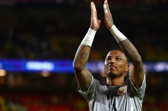 Thủ môn từng chạm trán Việt Nam lập kỷ lục World Cup