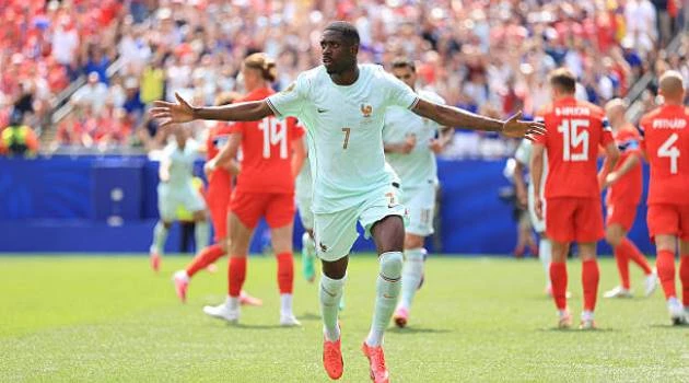 Toàn cảnh cuộc đua Chiếc giày vàng World Cup: Messi, Mbappe thăng hoa Toàn cảnh cuộc đua Chiếc giày vàng World Cup: Messi, Mbappe thăng hoa