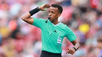 Trọng tài Somalia bị Mỹ cấm dự World Cup sẽ bắt trận Siêu cúp châu Âu