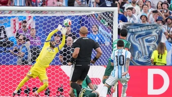 TRỰC TIẾP Argentina 1-0 Algeria: Messi ghi tuyệt phẩm