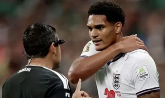 Tuyển Anh cân nhắc khiếu nại thẻ đỏ của Quansah lên FIFA