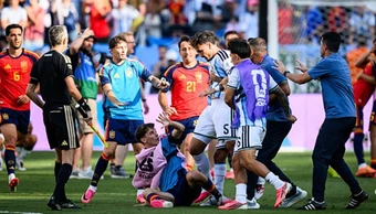 Tuyển Argentina đối mặt án phạt từ FIFA sau trận chung kết