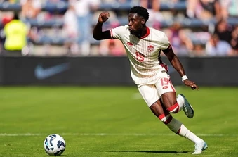 Tuyển Canada mang Alphonso Davies dự World Cup