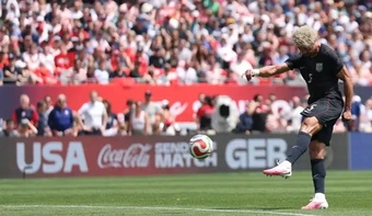 Tuyển Mỹ phơi bày tử huyệt hàng thủ trước thềm World Cup