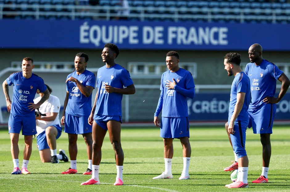Tuyển Pháp loay hoay giải bài toán Mbappe và Dembele
