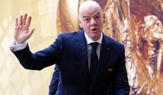UEFA họp khẩn ngăn Infantino bán cổ phần World Cup UEFA họp khẩn ngăn Infantino bán cổ phần World Cup