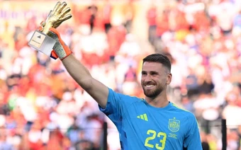 Unai Simon gọi chức vô địch World Cup là sự điên rồ