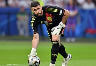 Unai Simon phá kỷ lục giữ sạch lưới tại World Cup