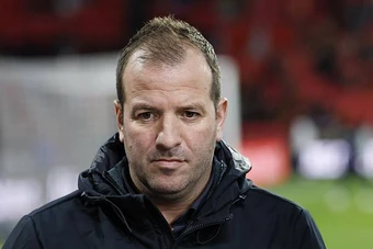 Van der Vaart xin lỗi vì trò đùa nhạy cảm về tuyển Nhật