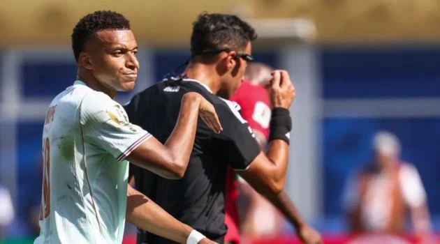 Vì sao Mbappe bị hoãn đá phạt đền trước Morocco? Vì sao Mbappe bị hoãn đá phạt đền trước Morocco?