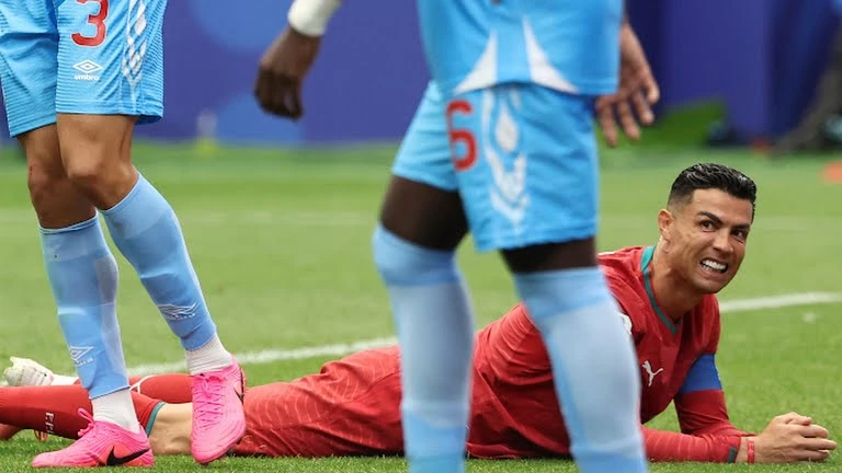 Vì sao Ronaldo chỉ được chấm 6,5 điểm ngày ra quân World Cup? Vì sao Ronaldo chỉ được chấm 6,5 điểm ngày ra quân World Cup?