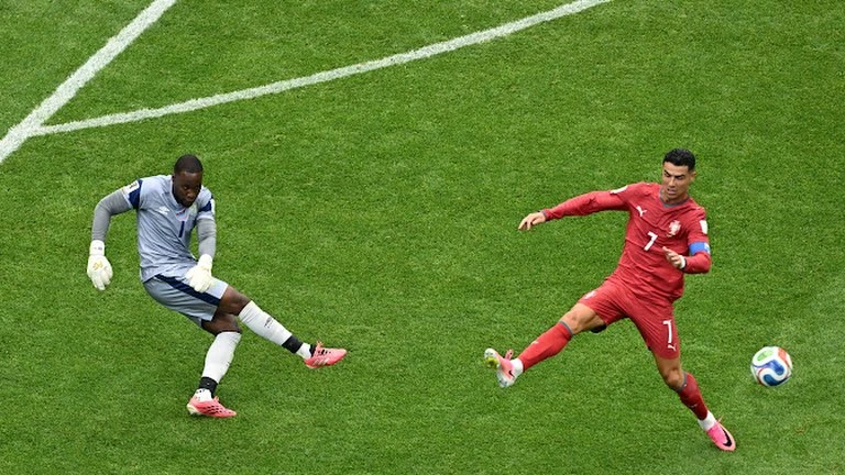 Vì sao Ronaldo chỉ được chấm 6,5 điểm ngày ra quân World Cup? Vì sao Ronaldo chỉ được chấm 6,5 điểm ngày ra quân World Cup?