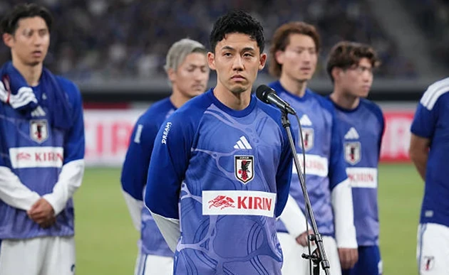 Wataru Endo chia tay tuyển Nhật Bản ngay trước giờ G World Cup Wataru Endo chia tay tuyển Nhật Bản ngay trước giờ G World Cup
