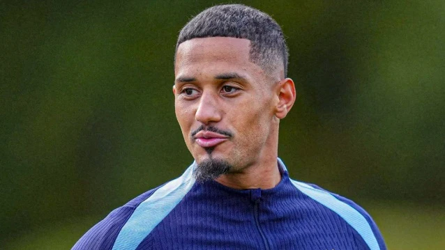 William Saliba thận trọng trước trận Pháp gặp Iraq William Saliba thận trọng trước trận Pháp gặp Iraq