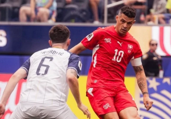 Xhaka đáp trả chỉ trích sau trận thắng Bosnia Xhaka đáp trả chỉ trích sau trận thắng Bosnia