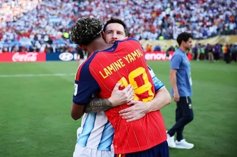 Yamal hé lộ lời dặn dò của Messi sau trận chung kết