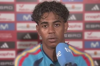 Yamal mượn Messi và Ronaldo nói về việc bị la ó
