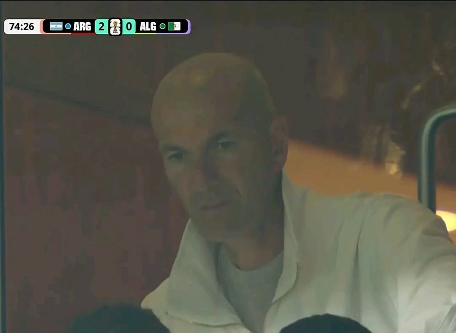 Zidane nhìn con trai 3 lần vào lưới nhặt bóng trước Argentina Zidane nhìn con trai 3 lần vào lưới nhặt bóng trước Argentina