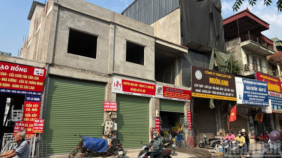 [Ảnh] Cận cảnh khu vực sắp giải phóng mặt bằng làm bãi đỗ xe, trạm sạc trên Vành đai 1