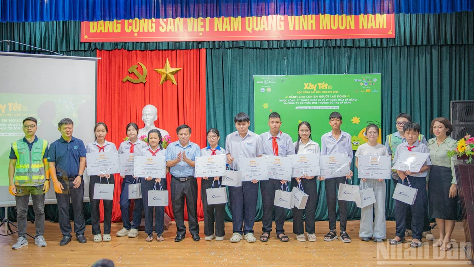 [Ảnh] Chắp cánh ước mơ cho con em những "người hùng thầm lặng" của thành phố Đà Nẵng