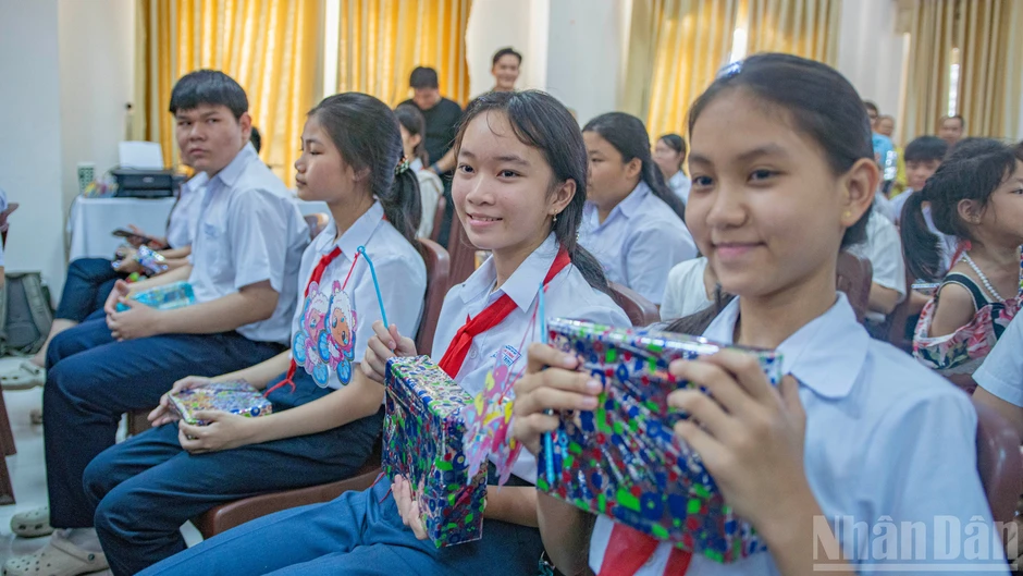 [Ảnh] Chắp cánh ước mơ cho con em những "người hùng thầm lặng" của thành phố Đà Nẵng