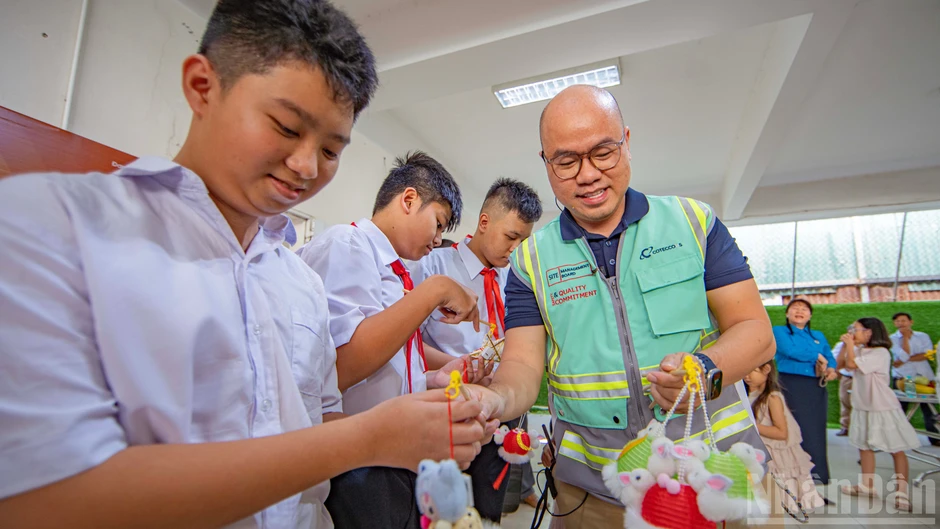 [Ảnh] Chắp cánh ước mơ cho con em những "người hùng thầm lặng" của thành phố Đà Nẵng