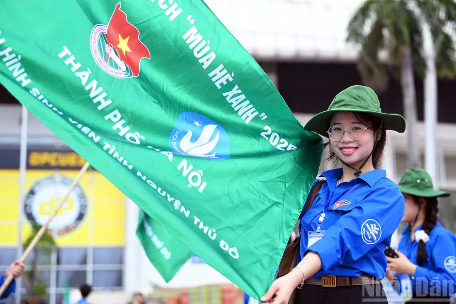 [Ảnh] Chiến dịch tình nguyện "Mùa hè xanh" của tuổi trẻ Thủ đô thu hút sinh viên nước ngoài