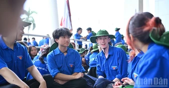 [Ảnh] Chiến dịch tình nguyện "Mùa hè xanh" của tuổi trẻ Thủ đô thu hút sinh viên nước ngoài