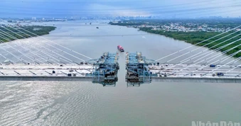 [Ảnh] Công trường cầu Phước Khánh tất bật cho ngày hợp long