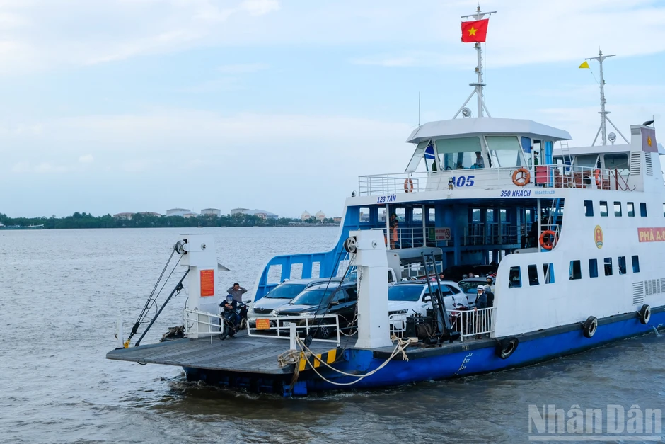 [Ảnh] Cửa ngõ vào trung tâm Thành phố Hồ Chí Minh đông đúc nhưng không kẹt xe