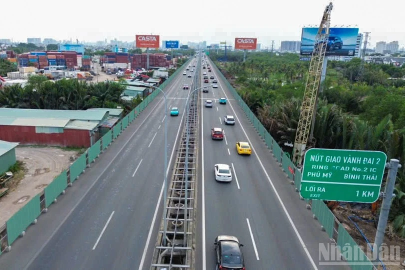 [Ảnh] Cửa ngõ vào trung tâm Thành phố Hồ Chí Minh đông đúc nhưng không kẹt xe