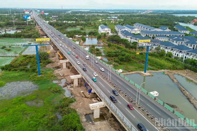 [Ảnh] Cửa ngõ vào trung tâm Thành phố Hồ Chí Minh đông đúc nhưng không kẹt xe