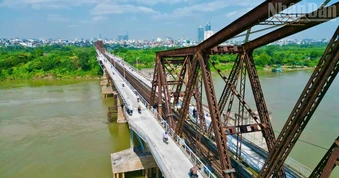[Ảnh] Hà Nội: Cầu Long Biên thông xe sau 2 tháng sửa chữa