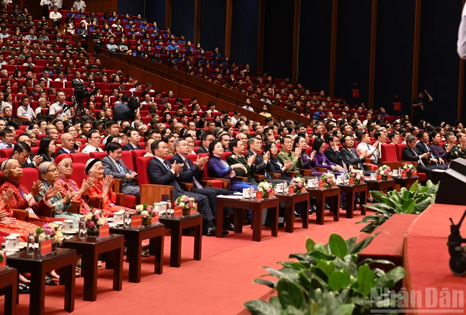 [Ảnh] Lãnh đạo Đảng, Nhà nước dự Hội nghị tri ân người có công với cách mạng toàn quốc năm 2026