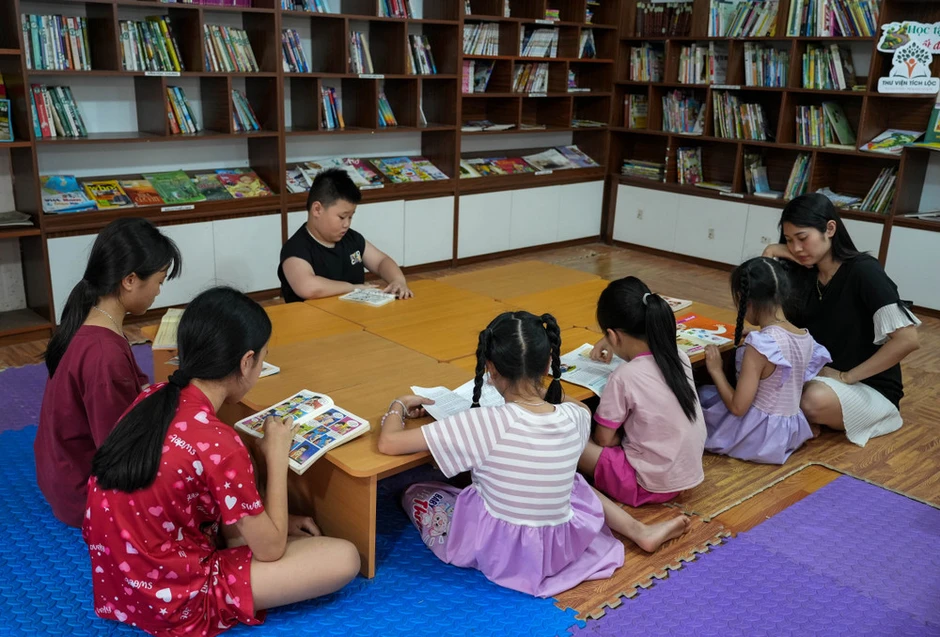 [Ảnh] Một chiều hè không điện thoại ở thư viện làng