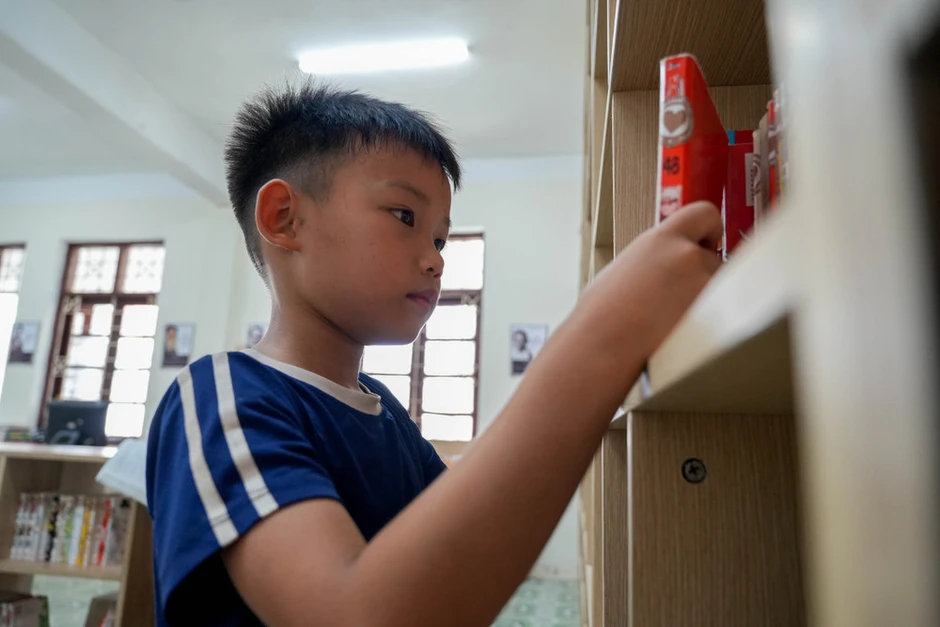 [Ảnh] Một chiều hè không điện thoại ở thư viện làng
