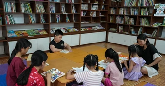 [Ảnh] Một chiều hè không điện thoại ở thư viện làng