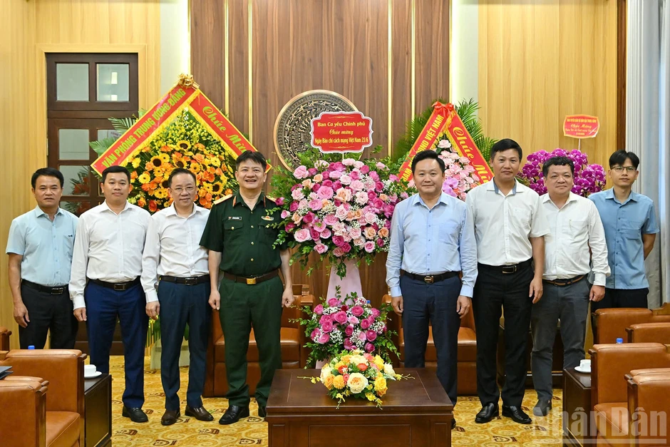 [Ảnh] Tiếp tục phát huy vị thế đồng hành tuyên truyền hiệu quả giữa Báo Nhân Dân và các cơ quan, đơn vị