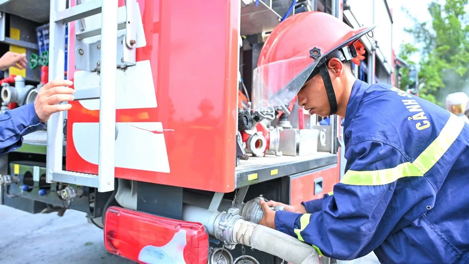 [Ảnh] Toàn cảnh diễn tập chữa cháy và cứu nạn, cứu hộ tại kho xăng dầu Bến Thủy
