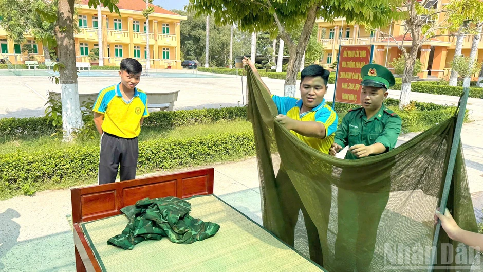 [Ảnh] Tuổi trẻ Bộ đội Biên phòng Đồng Tháp sôi nổi triển khai các hoạt động "Tháng 3 biên giới"