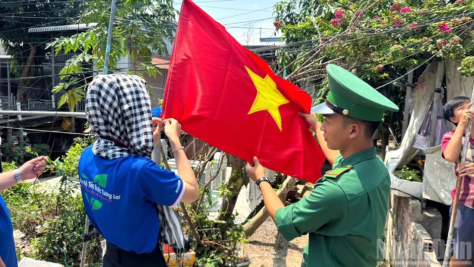 [Ảnh] Tuổi trẻ Bộ đội Biên phòng Đồng Tháp sôi nổi triển khai các hoạt động "Tháng 3 biên giới"