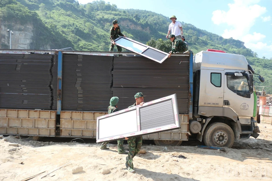 [Ảnh] Tuyên Quang: Lực lượng quân đội góp sức xây trường biên giới Pà Vầy Sủ